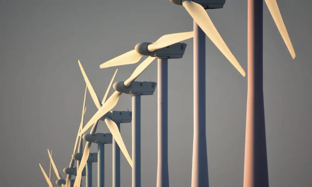 Zaanstad gewaarschuwd voor windlobby: burgers bijzaak Zaanstad gewaarschuwd voor windlobby windmolens: burgers bijzaak